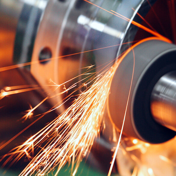 Wirtschaft & Industrie Funken fliegen aus einer Metall-Maschine